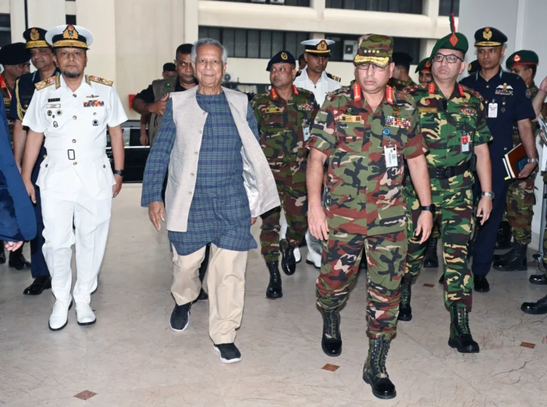 প্রধান উপদেষ্টা প্রথমবারের মতো সেনাসদর পরিদর্শন করলেন